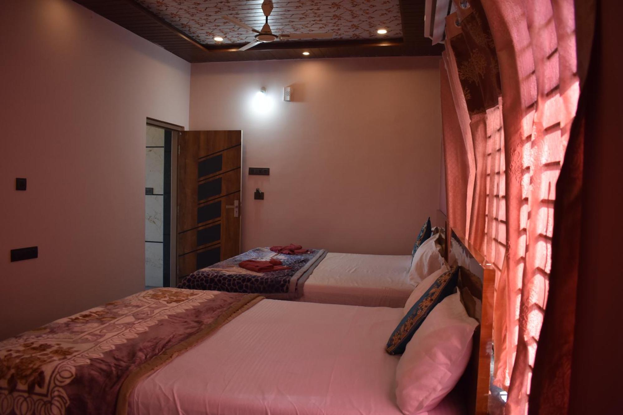 Manoj Homestay האמפי מראה חיצוני תמונה